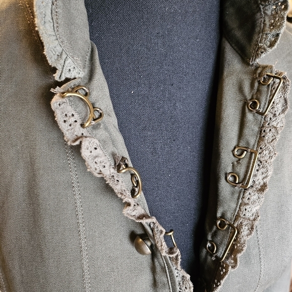 Lani Army Green 100% Cotton Lace Trim Cropped Pirate Jacket, Brass Studs Size M - Picture 2 of 11